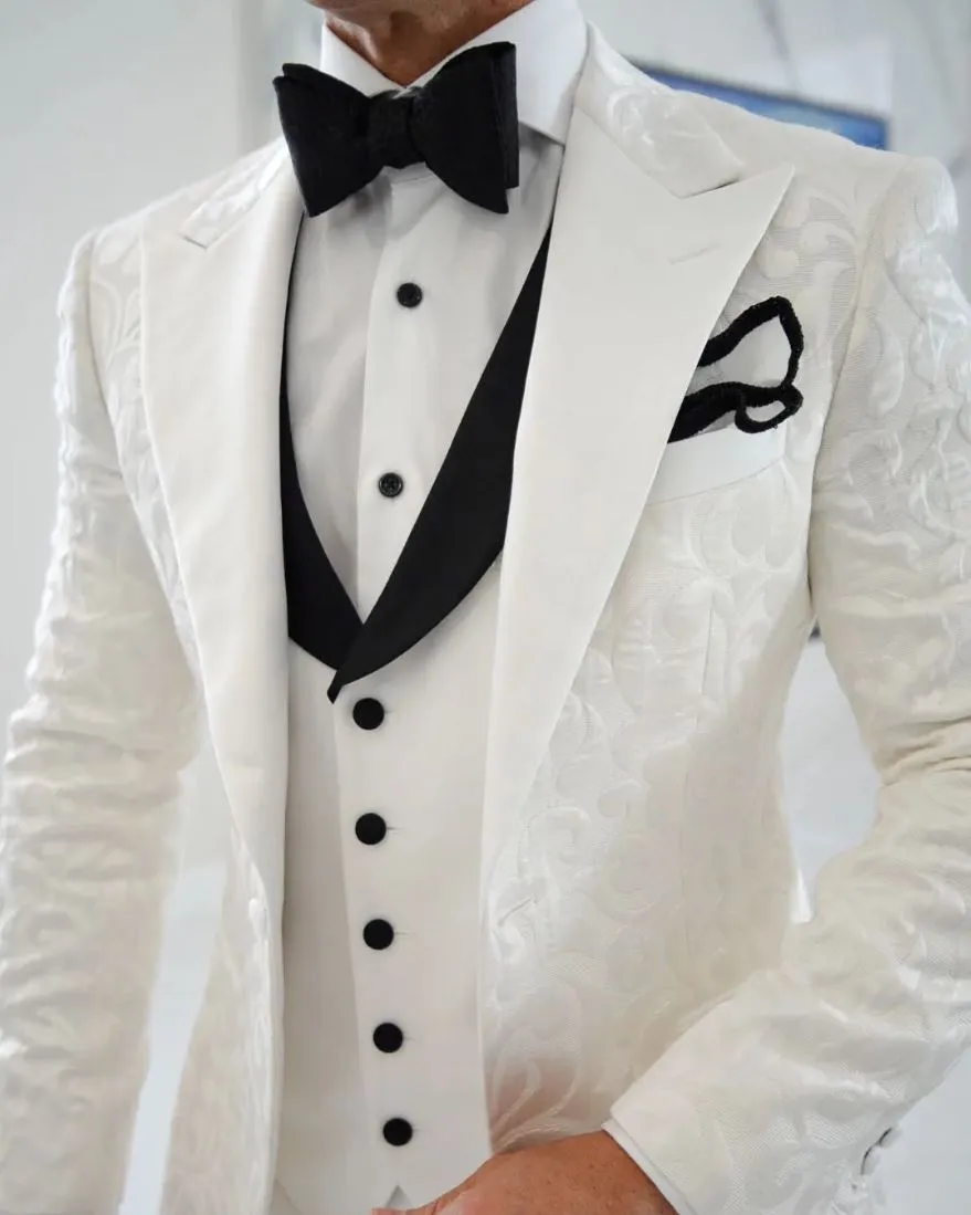 Vanilla Paisley Jacket @ The Vault